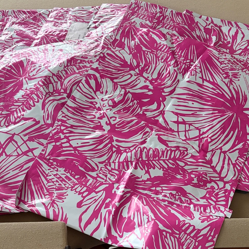 Lilly Pulitzer Pink and White Tropical Print Mailing Bags